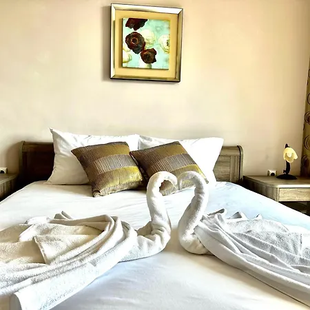 Perfect Sea And Pool View Long * シュコルピロフツ