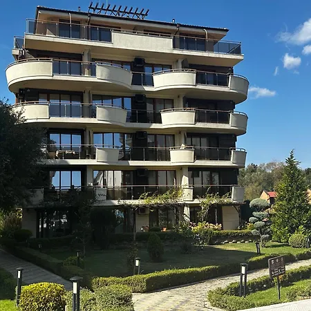 Perfect Sea And Pool View Long * シュコルピロフツ